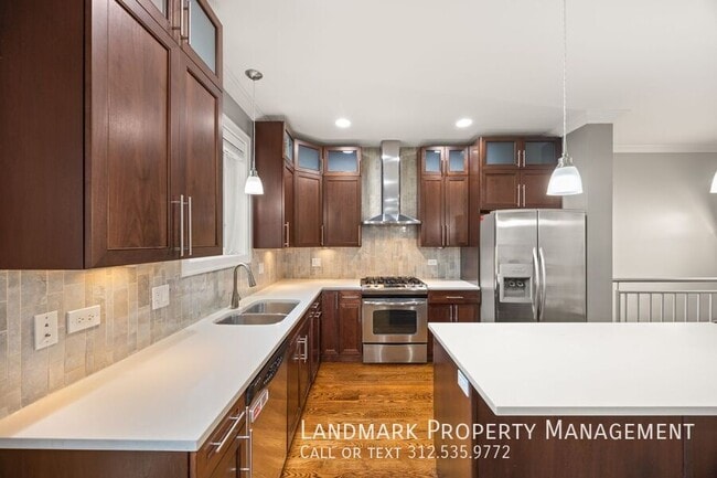 Foto del edificio - 4208 N Albany Ave