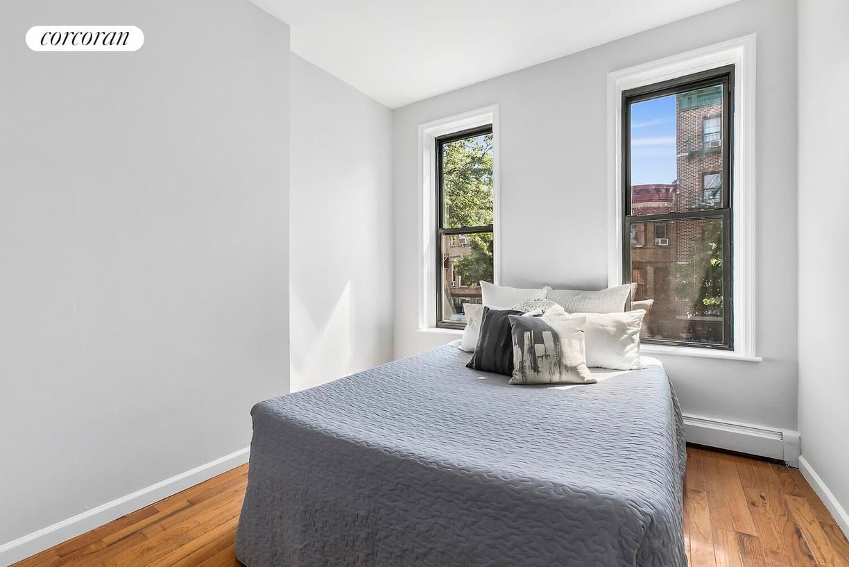 Building Photo - 563 40th St