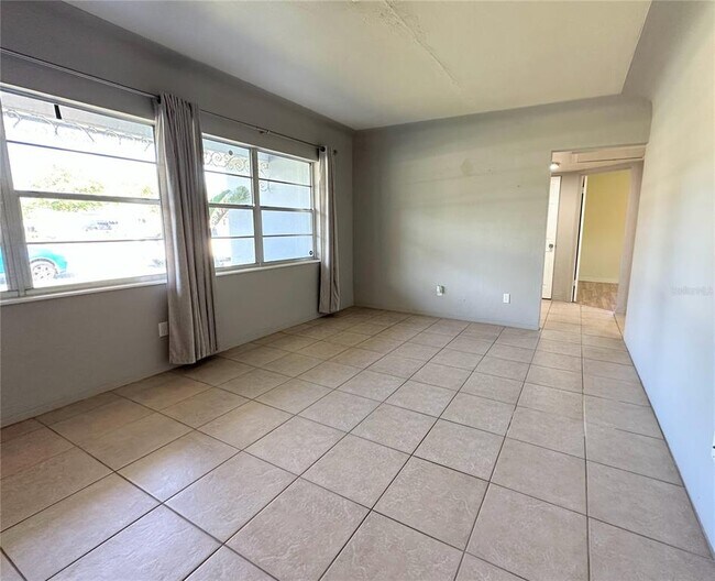 Foto del edificio - 1738 Tyrone Blvd N