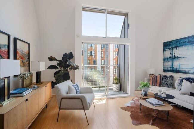 Foto del edificio - Stunning Two Bedroom Condo in Prime Neighborhood - Please Contact for Showing Availability!