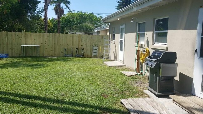 Patio trasero - 14046 Vivian Dr