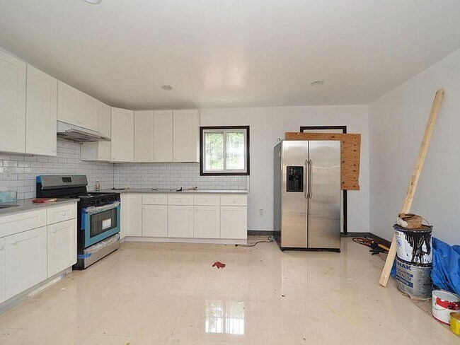 Building Photo - 190 Targee St, Staten Island, NY 10304