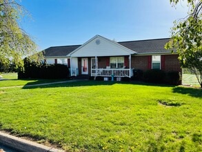 Building Photo - 103 Weeping Willow Ln