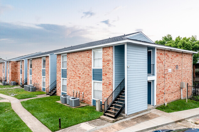 Apartment Exterior - Chase View Apartments