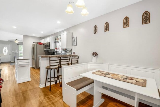 Building Photo - 397 W McGlothlin St