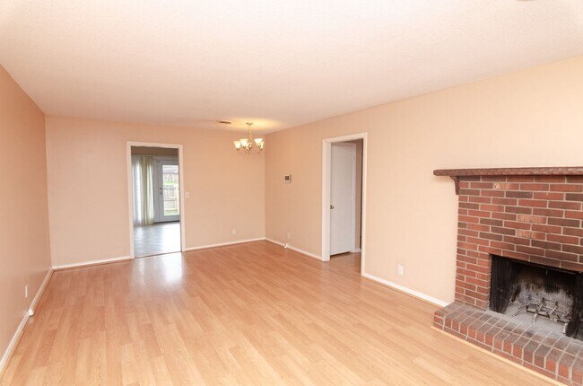 Foto del edificio - 7300 Weston Way Dr