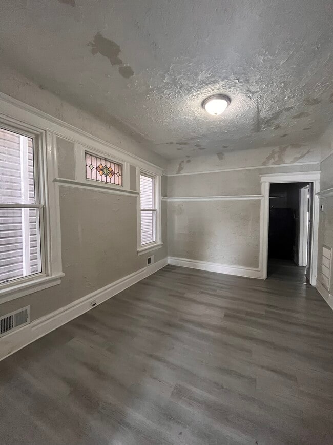 Building Photo - 83 S 14th St