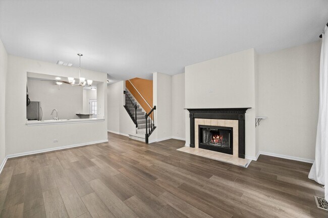 Building Photo - 2-Bedroom Townhouse in Waukegan - Gurnee School District