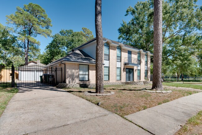 Foto del edificio - 7402 Maple Tree Dr