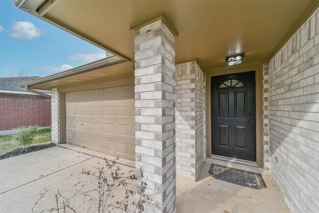 Foto del edificio - 2511 Pine Cone Dr