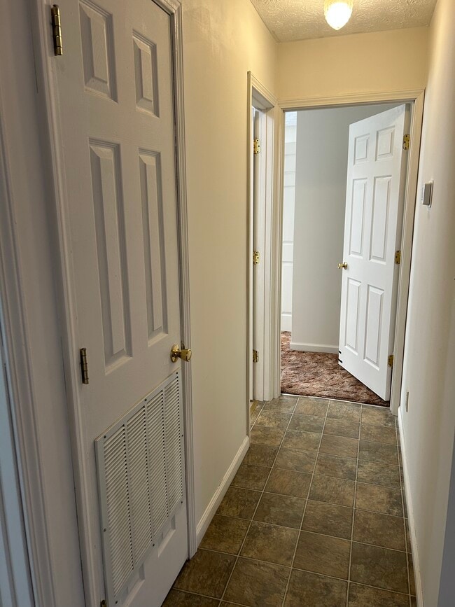 Building Photo - 132 Burkhardt Way
