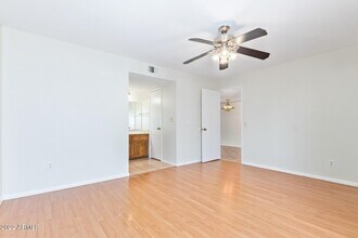 Building Photo - 1927 E Hampton Ave