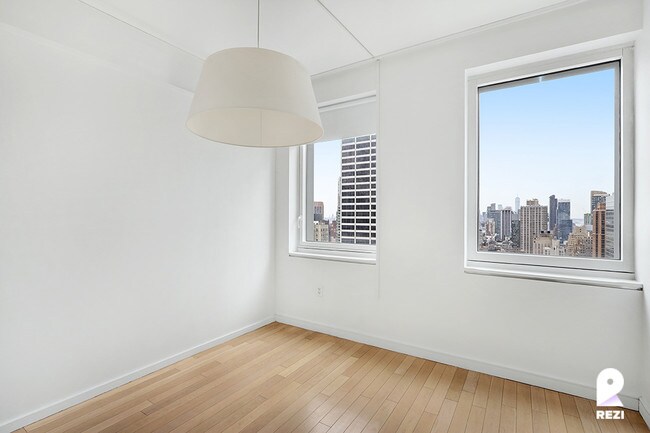 Building Photo - 70 W 45th St