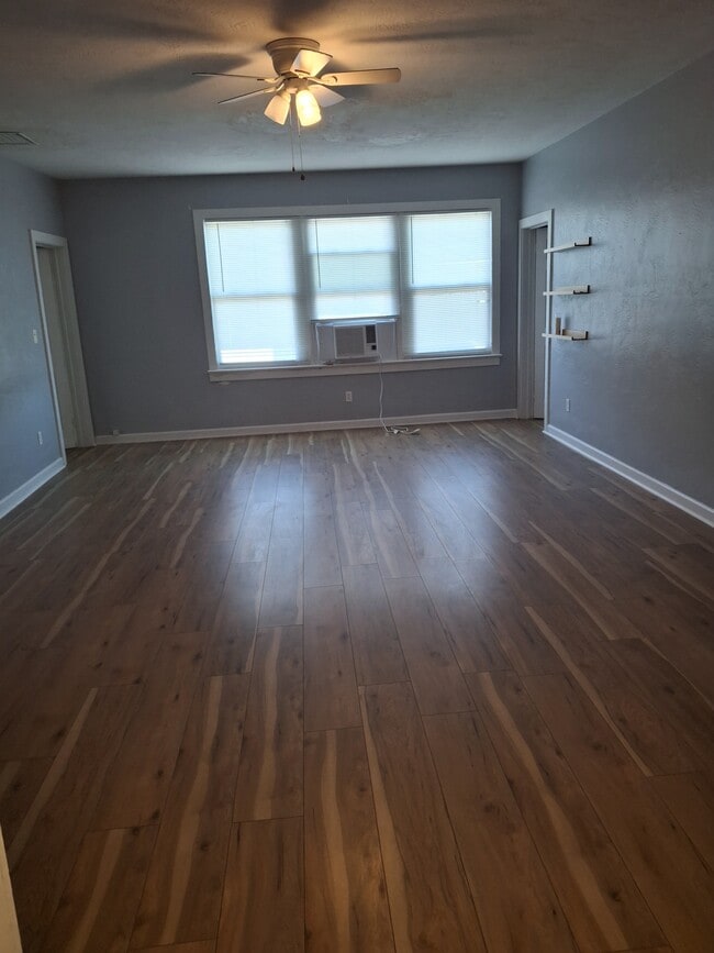 Foto del edificio - 217 W Central Ave