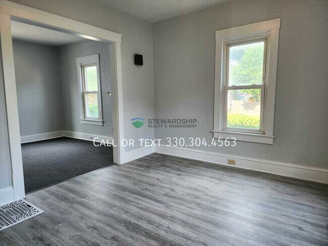 Foto del edificio - 1030 Sawyer Ave