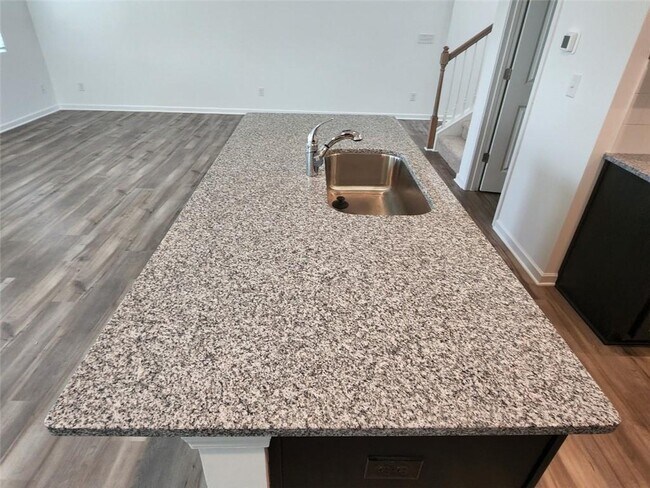 Foto del edificio - 6145 Langdon Way