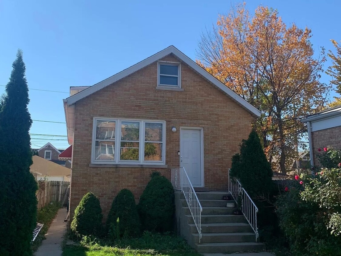 6033 W Roscoe St, Chicago, IL 60634 House Rental in Chicago, IL