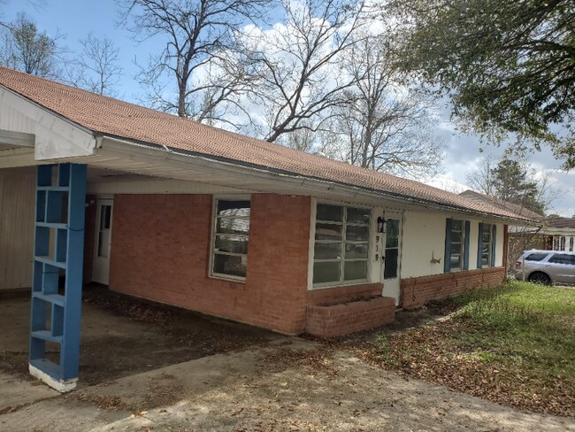 Building Photo - 919 Kings Rd