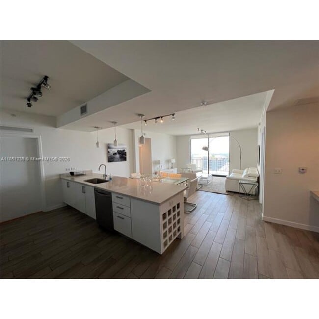 Foto del edificio - 999 SW 1st Ave