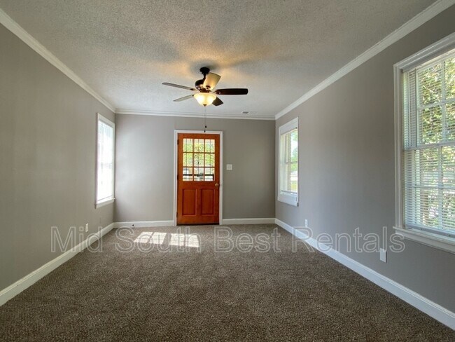 Building Photo - 78 E Fernwood Ave