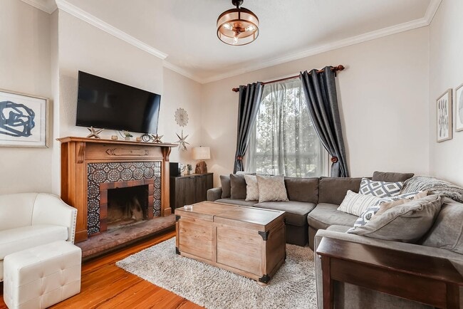 Foto del edificio - 3332 Eliot St