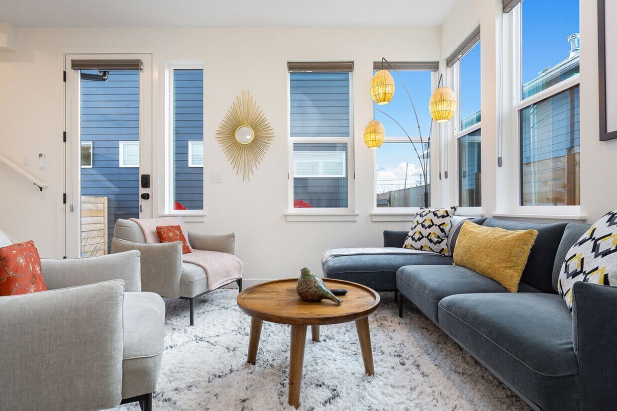 Foto principal - 4421 Fauntleroy Wy SW