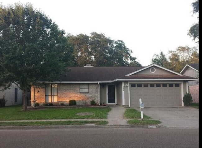 Building Photo - 136 Byron Dr