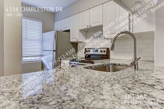 Foto del edificio - 4156 Charleston Dr