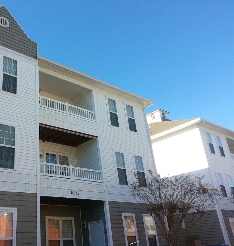 Primary Photo - 2 BEDROOM, 2 BATH CONDO IN CORNELIUS