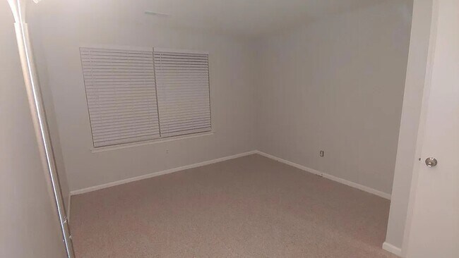 Foto del edificio - 4556 Winding Brook Dr