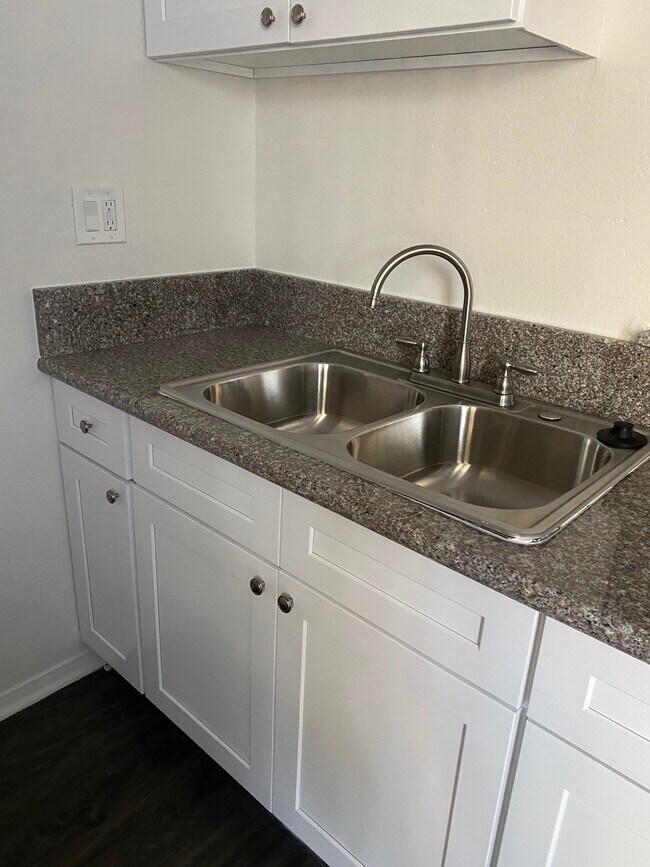 Foto del edificio - 7051 Coldwater Canyon Ave
