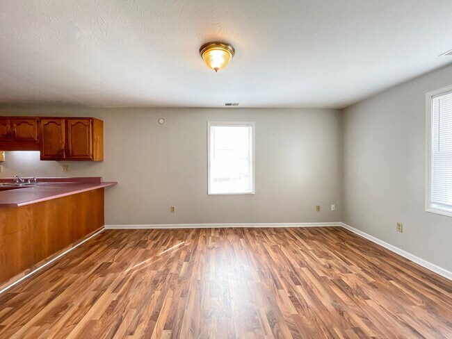 Building Photo - 114 E 8th St