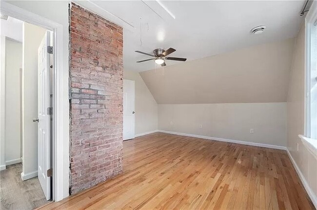 Building Photo - 322 Amber St