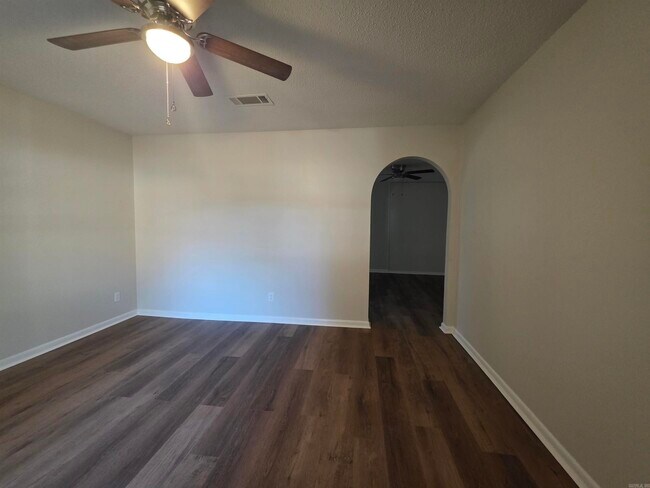 Foto del edificio - 5716 Woodridge Ln