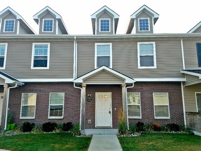 Building Photo - Creekside Townhomes