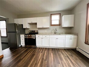 Building Photo - 44 Summit St