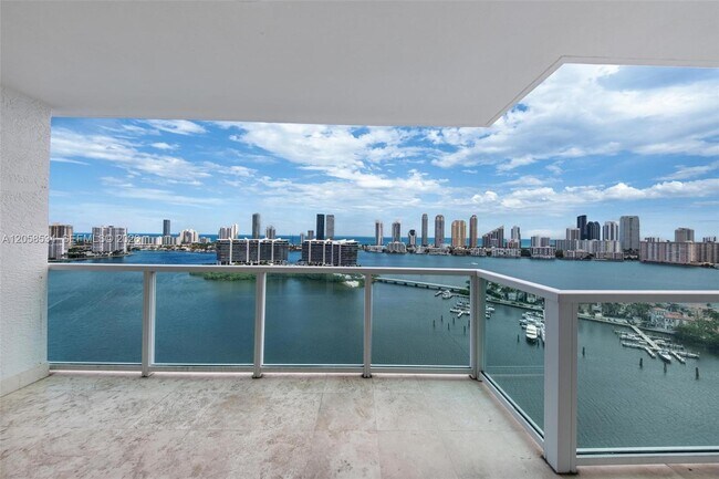 Foto del edificio - 3201 NE 183rd St