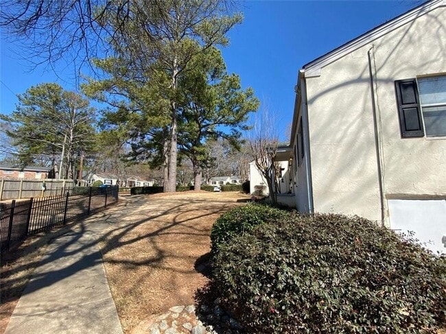 Building Photo - 1509 Stone Gate Ln SE