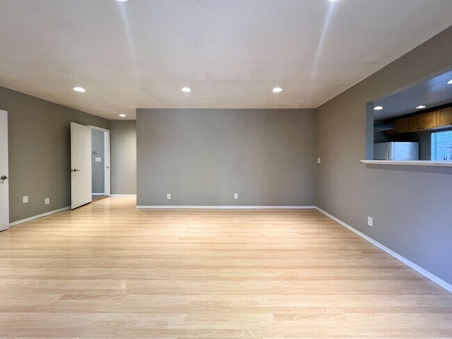 Foto del edificio - 1341 Mitchell Dr