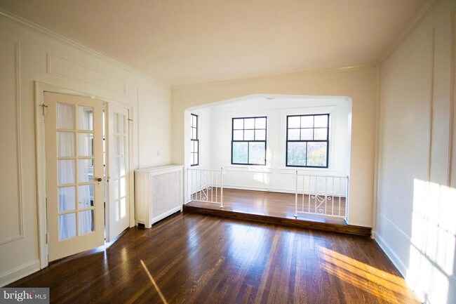 Foto del edificio - 2737 Devonshire Pl NW