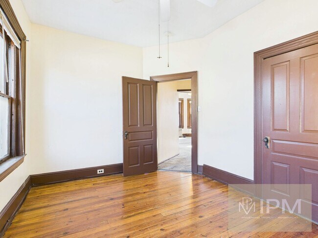 Foto del edificio - 24 N Main St