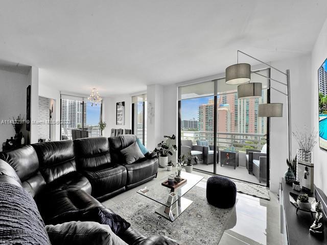 Foto del edificio - 3300 NE 192 St