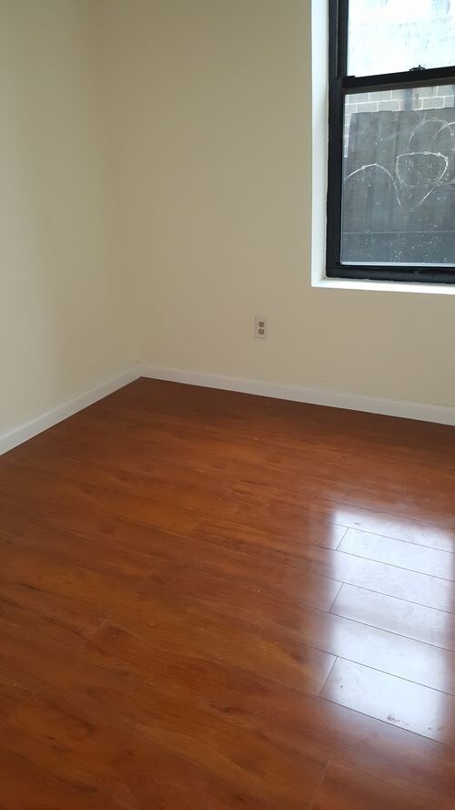 Building Photo - 122 33rd St
