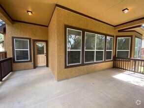 Building Photo - 1814 Lindal Pointe