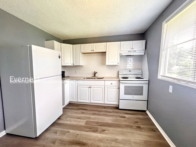 Building Photo - 41 Hiland Pl