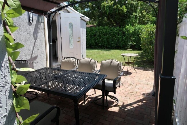 Foto del edificio - 1336 NW 38th St