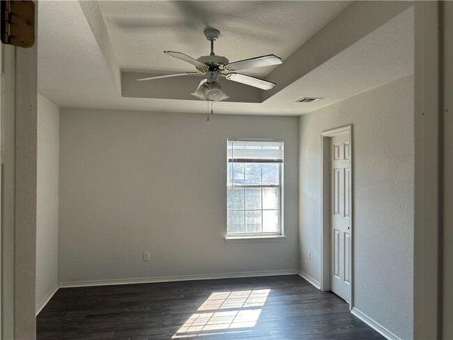 Foto del edificio - 1239 China Berry Ln