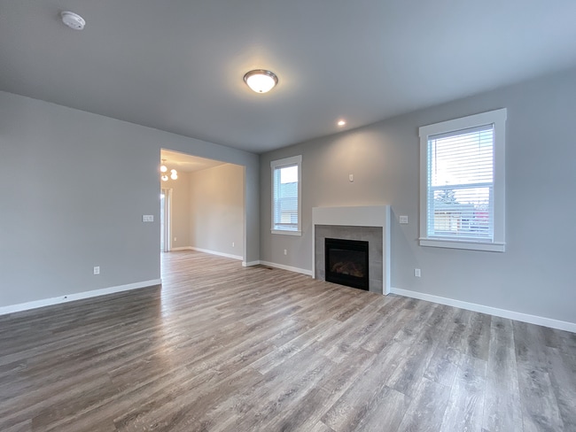 Building Photo - Built in 2020 Powellhurst Home! - 4 Bedroo...