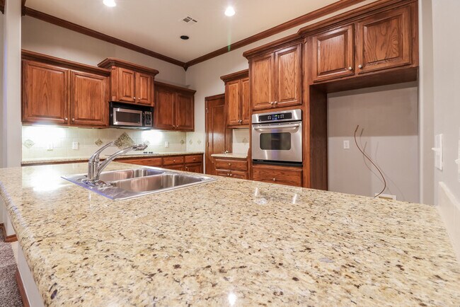 Building Photo - Fantastic Home in Norman - MOVE IN SPECIAL!