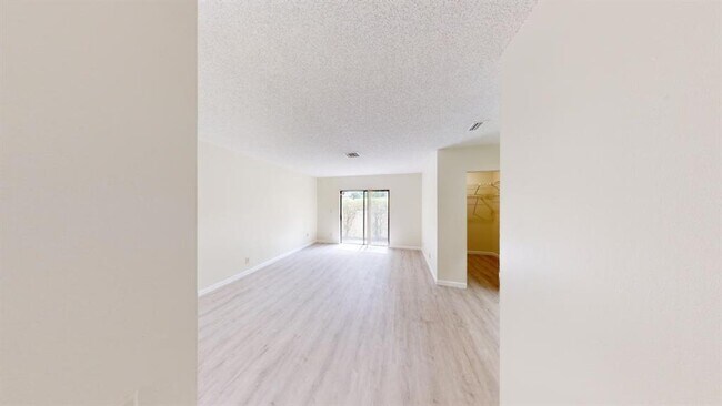 Foto del edificio - 3149 Kingswood Terrace